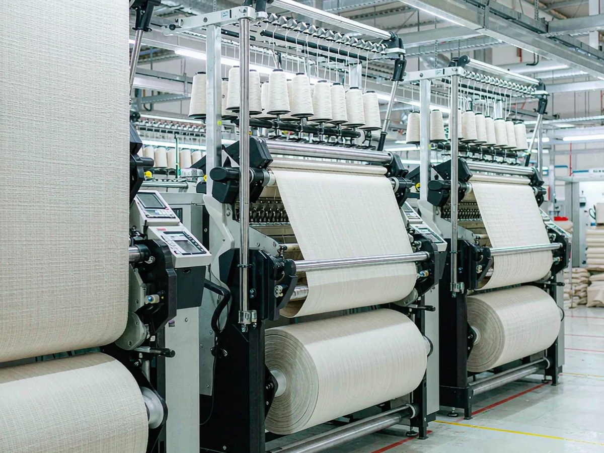 Circular knitting machines producing 140–420 gsm cotton fabric